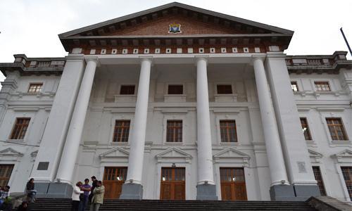 Colegios fiscales y municipales suspenden clases colegio mejia quito