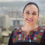 Gabriela Rivadeneira se gradúa de licenciada