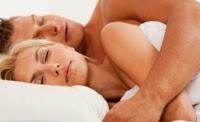 beneficios dormir desnudos