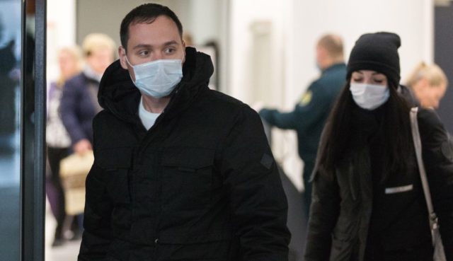 primer caso de coronavirus contagiado entre humanos