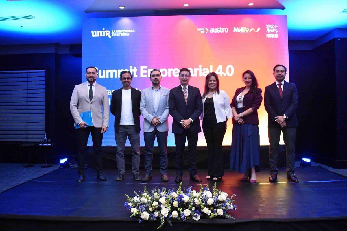 Summit Empresarial e Inteligencia Artificial en Ecuador