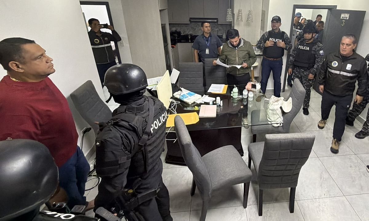 El alcalde de Esmeraldas, Vicko Villacís fue detenido por lavado de activos