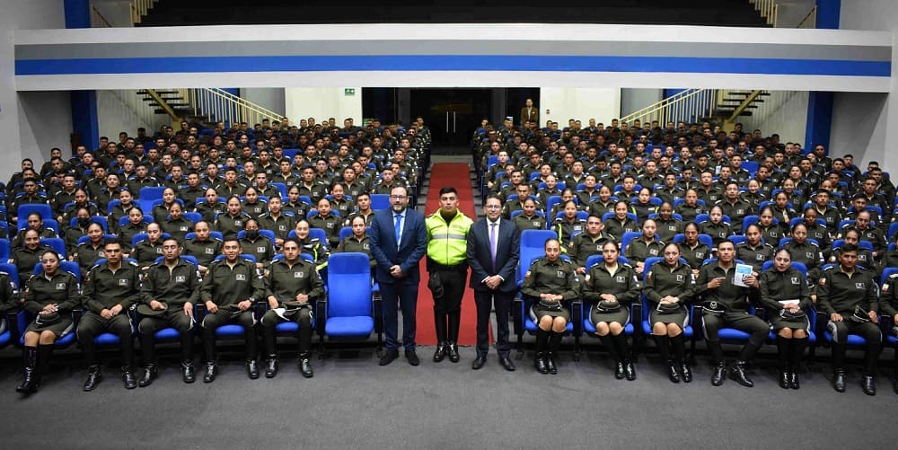 Becas de UNIR para cadetes de la Policía Nacional