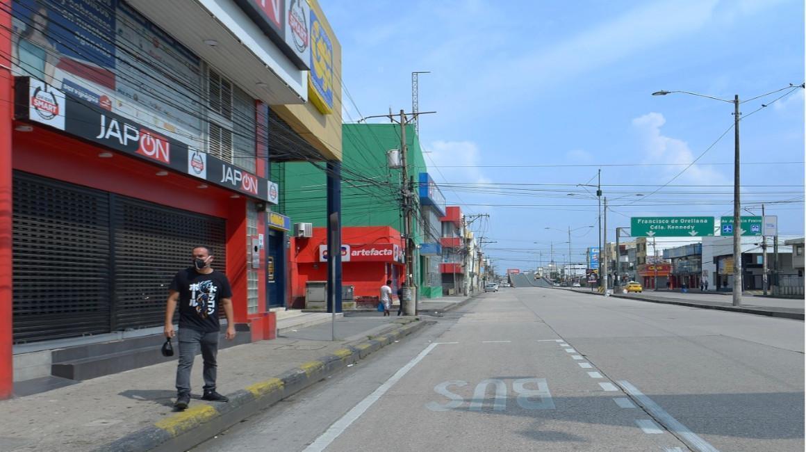 pib de ecuador cae 12.4%