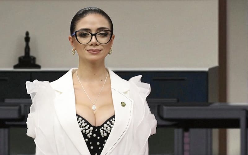 jhajaira-urresta-escote