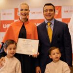 Lavinia Valbonesi graduada de Licenciada en Comunicación
