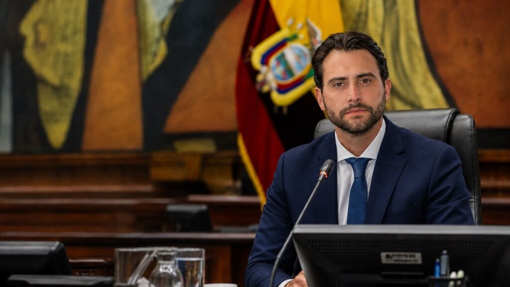 Niels Olsen renuncia a la Presidencia de la Asamblea Nacional
