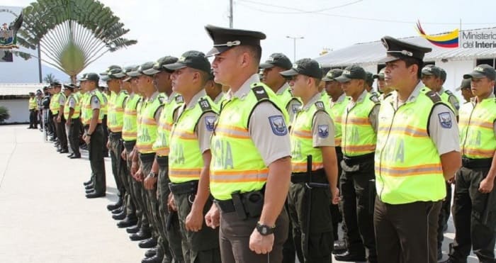 cuanto-gana-policia-ecuador